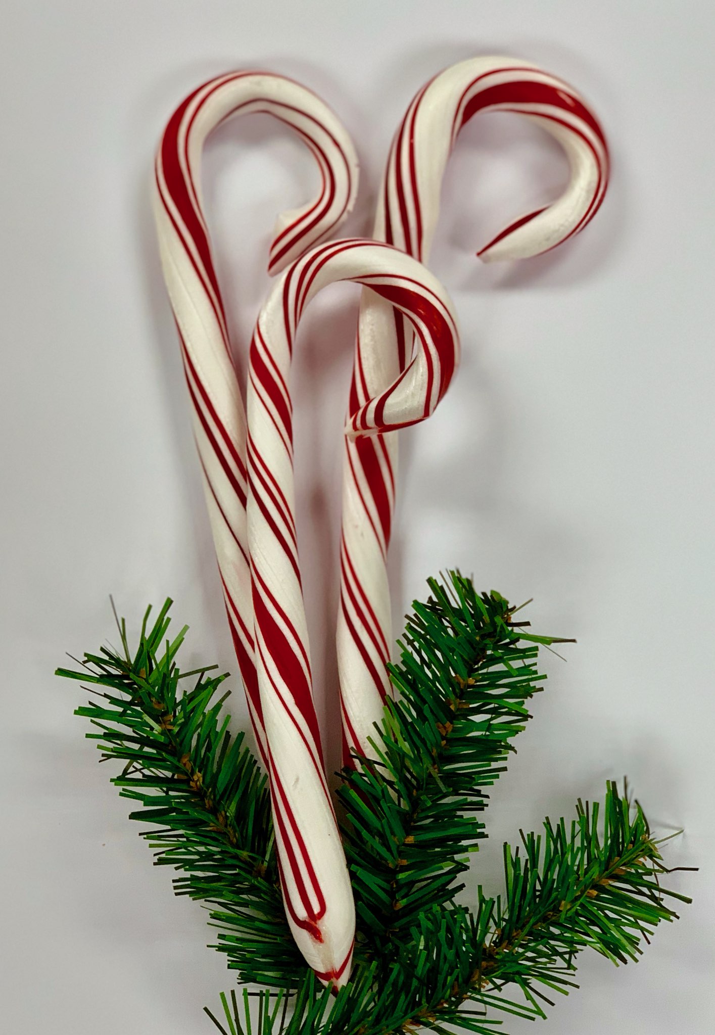 TUCKS - 8" PEPPERMINT CANDY CANE 20 CT (X)
