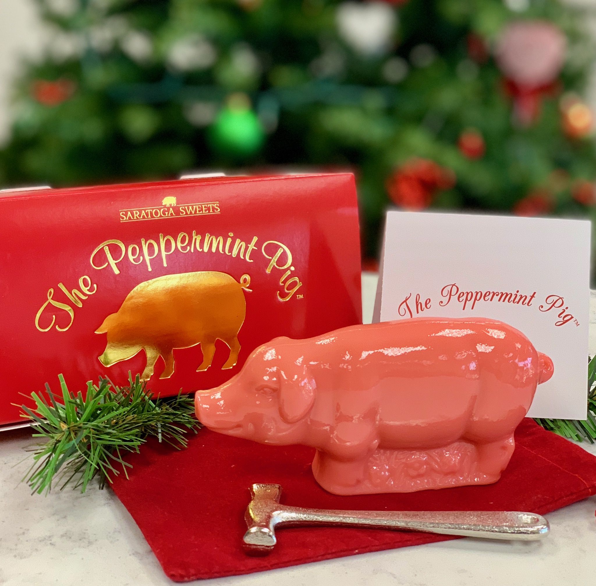 SARATOGA SWEETS - NOEL PEPPERMINT PIG 8 OZ (X)