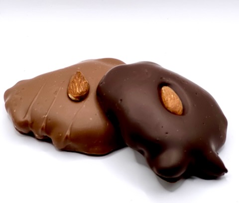 TUCKS - JUMBO DK CHOC ALMOND CARAMEL PRALINE