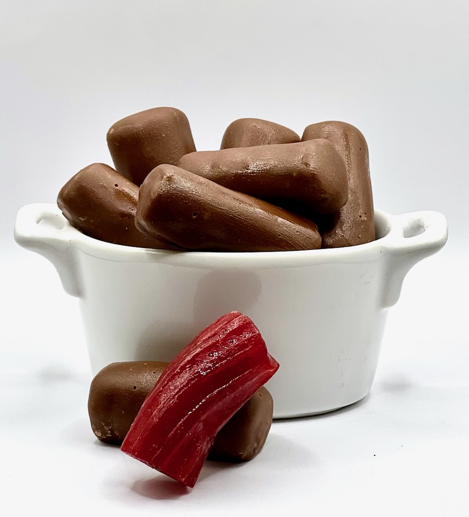 DOROTHY COX - MILK CHOC COVERED RED LICORICE (KOOKA)