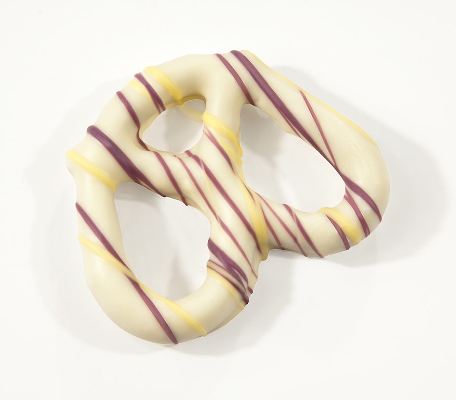 (A) EASTER PRETZELS - 3 RING WHITE W/ STRINGS (E)