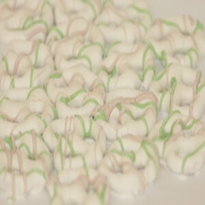 ZACHARY - EASTER MINI PRETZELS (E)